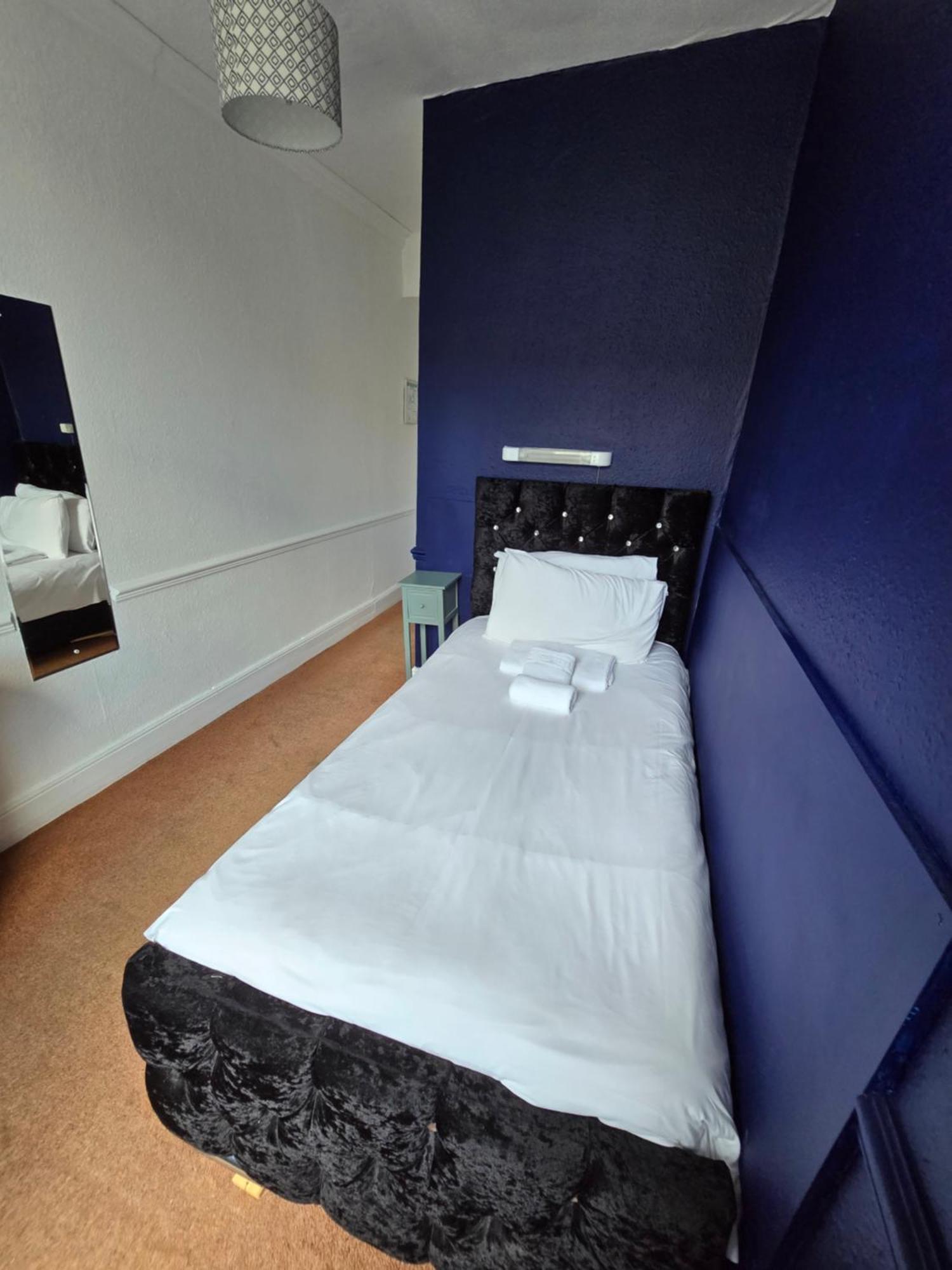 Delmont Hotel 스카버러 외부 사진