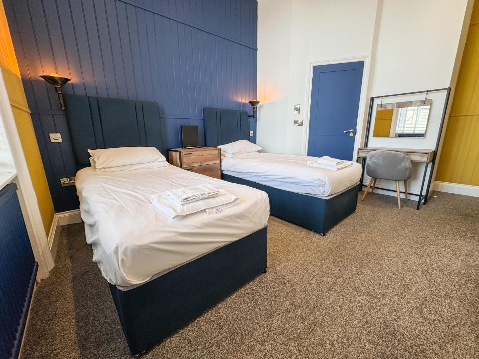 Delmont Hotel 스카버러 외부 사진