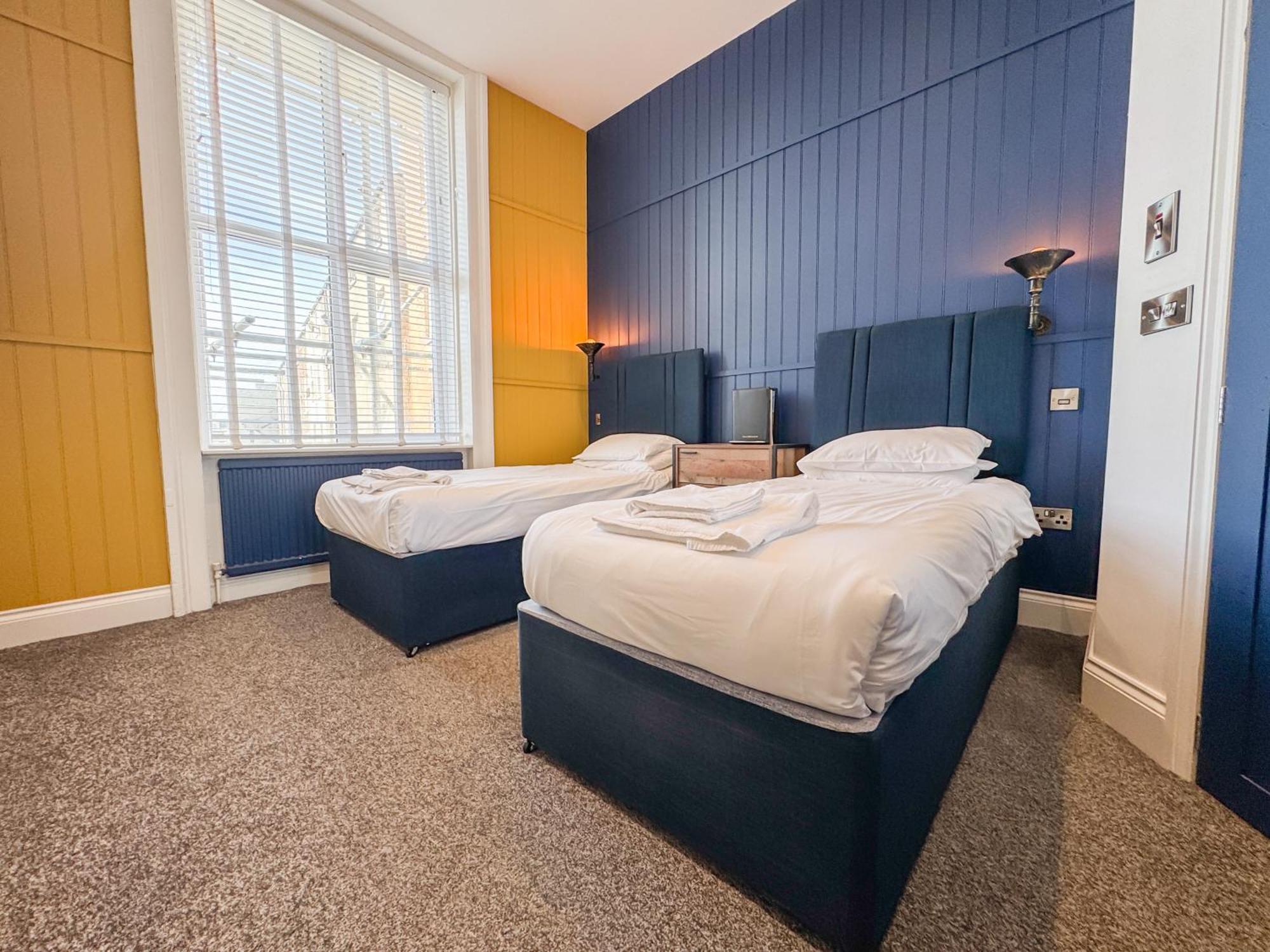 Delmont Hotel 스카버러 외부 사진