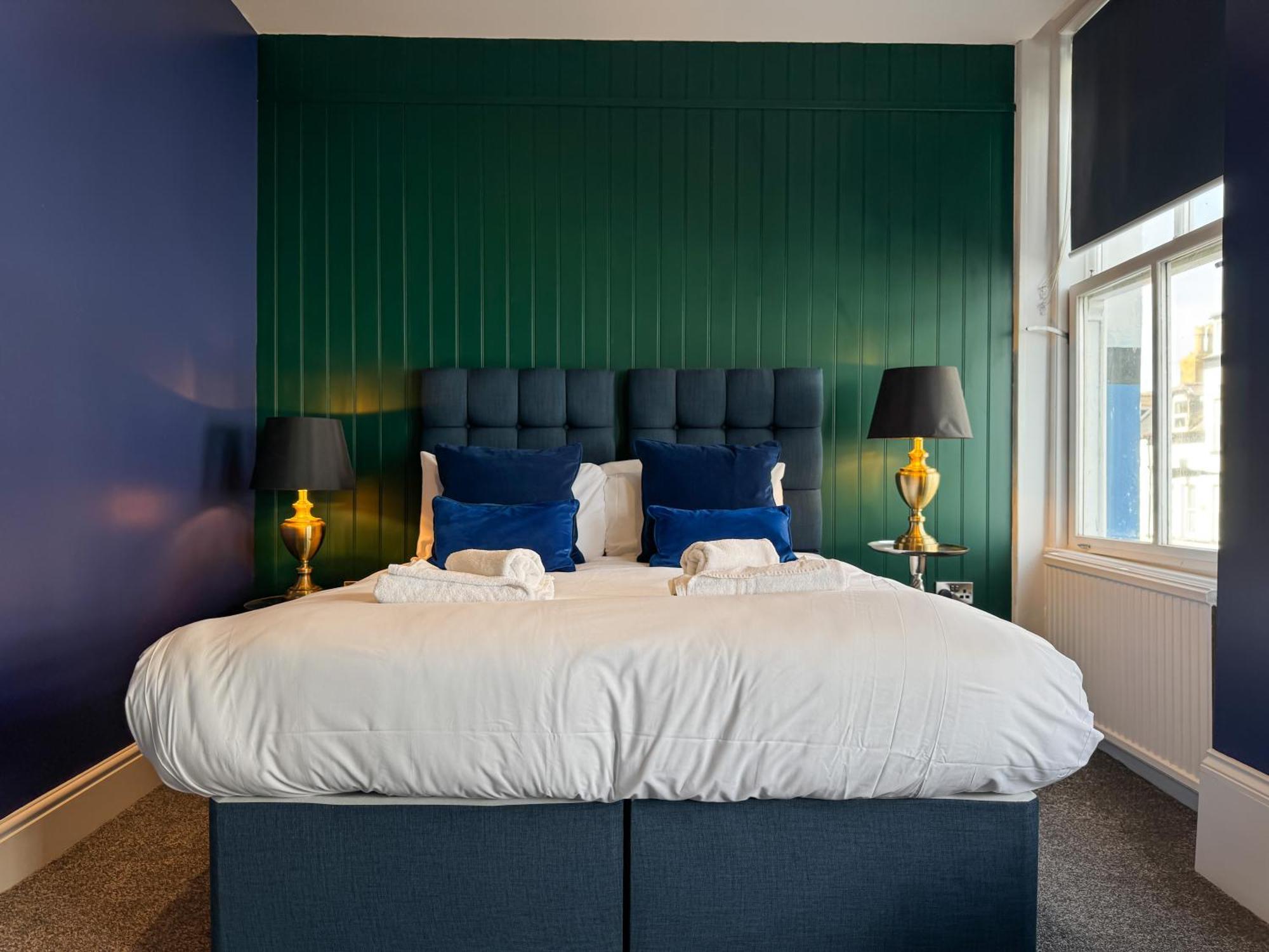 Delmont Hotel 스카버러 외부 사진