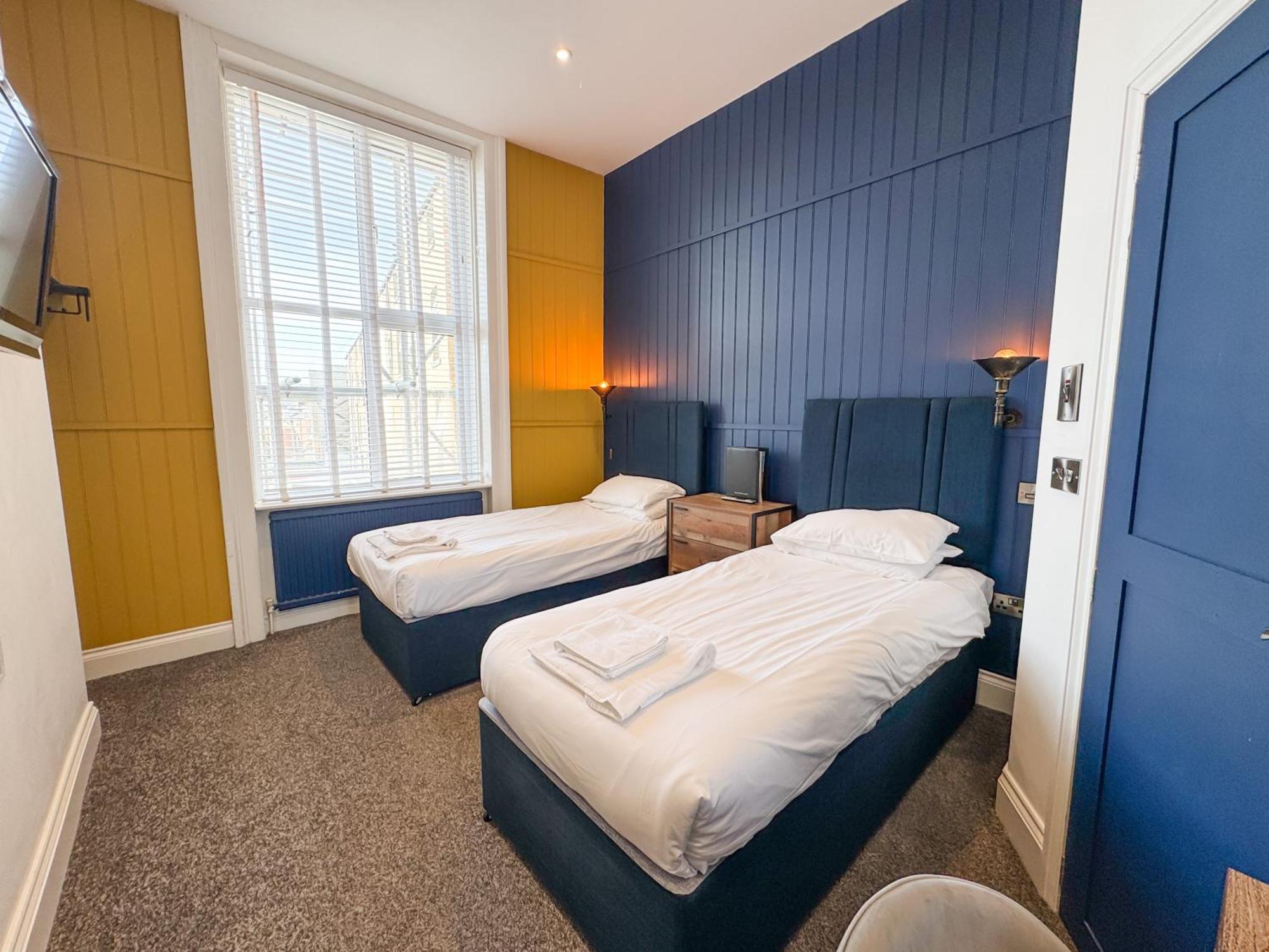 Delmont Hotel 스카버러 외부 사진