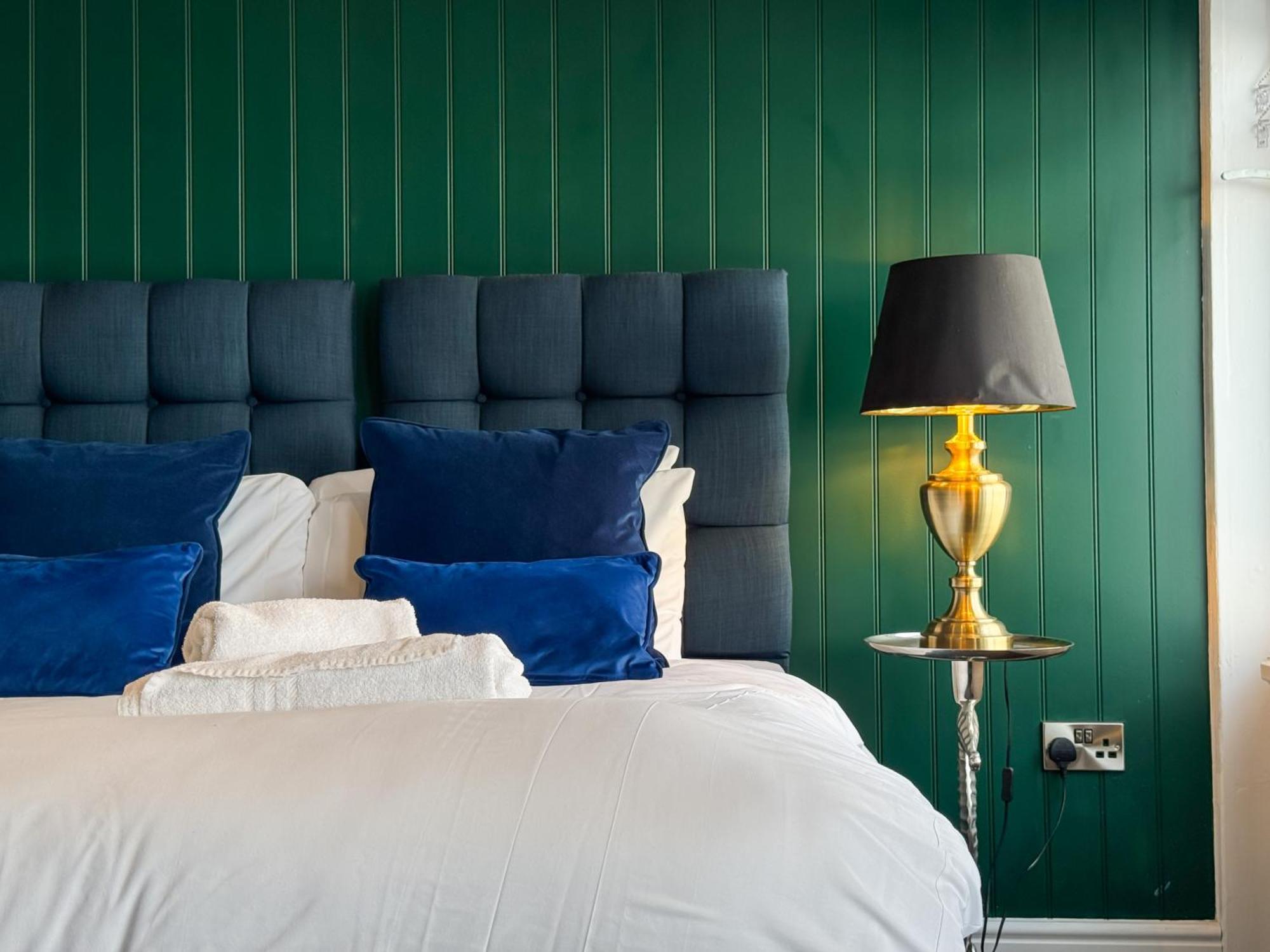 Delmont Hotel 스카버러 외부 사진