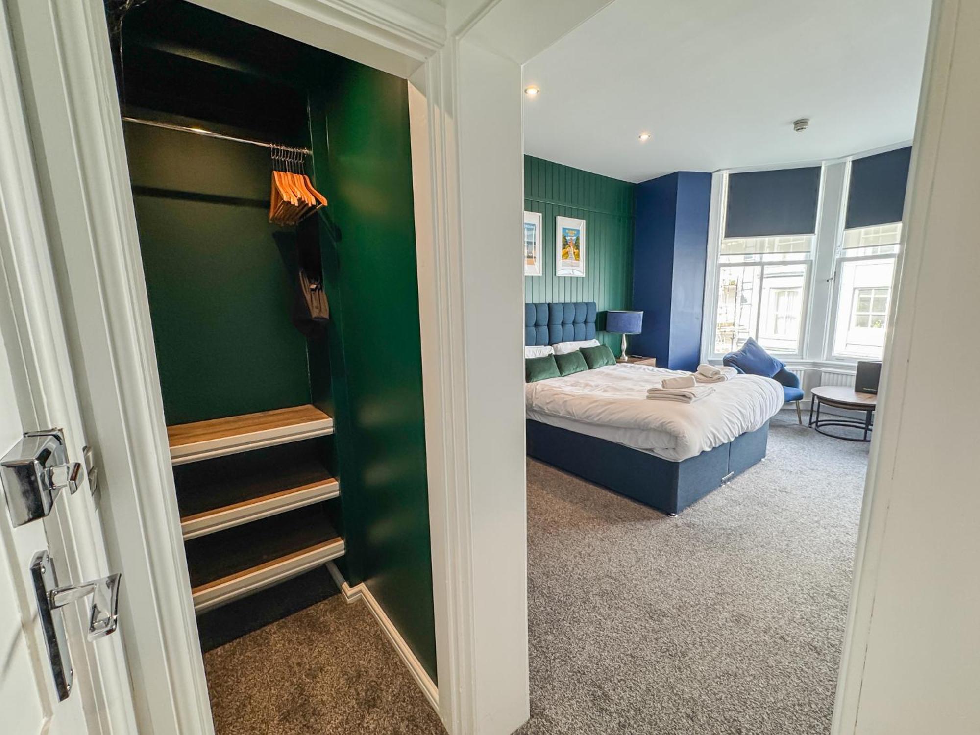 Delmont Hotel 스카버러 외부 사진